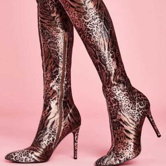 Brand new Sugar Thrillz Fiercely Unfazed Boots Size 6 - Picture 2 of 3